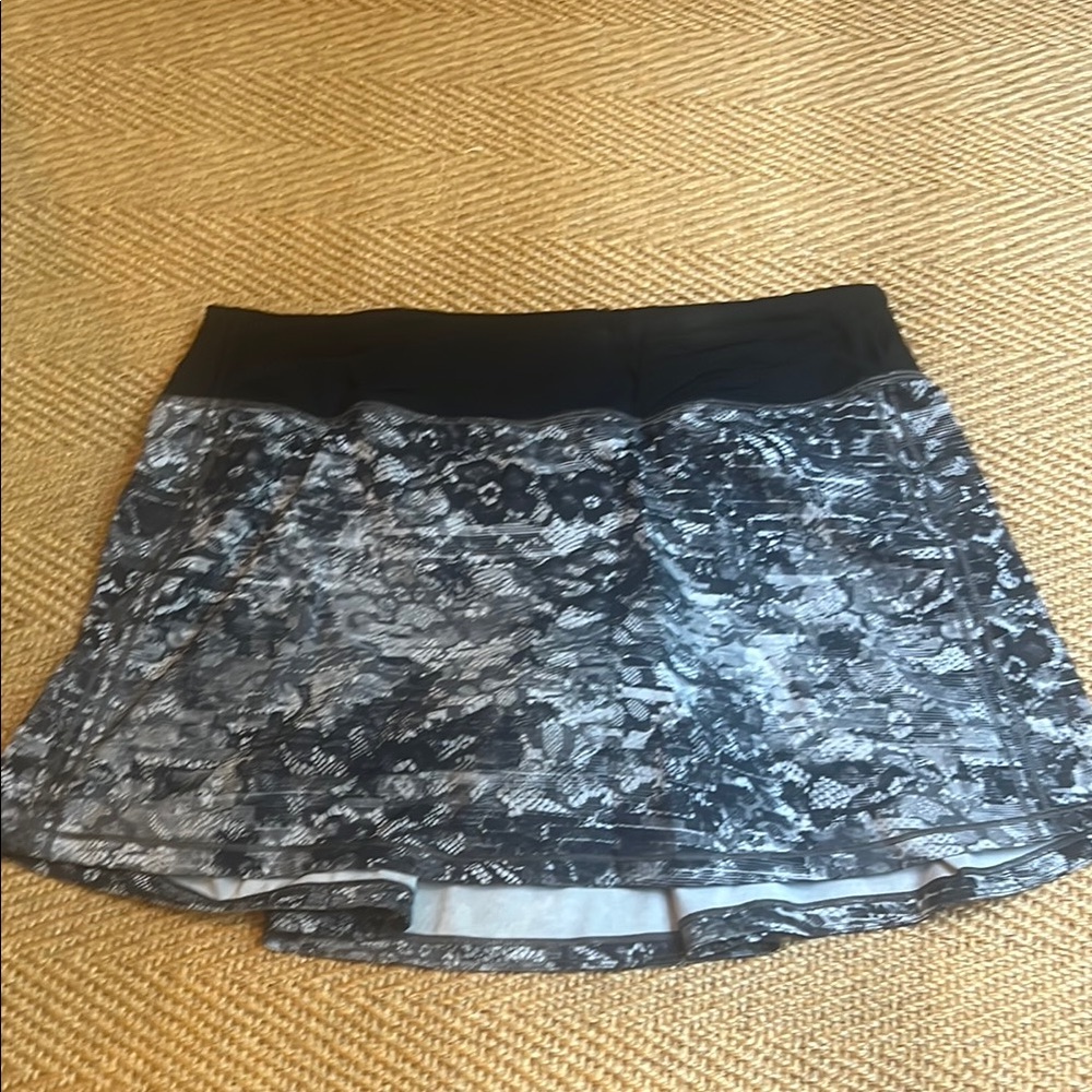 Lulu Lemon Black and Gray Patterned Athletic Skirt